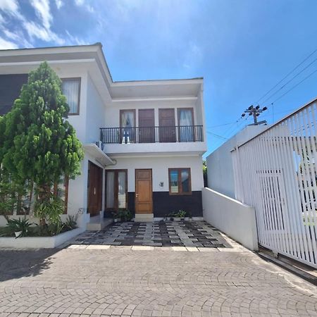 Gated 3Br Residence - 10 Mins From Malioboro Yogyakarta Ngoại thất bức ảnh